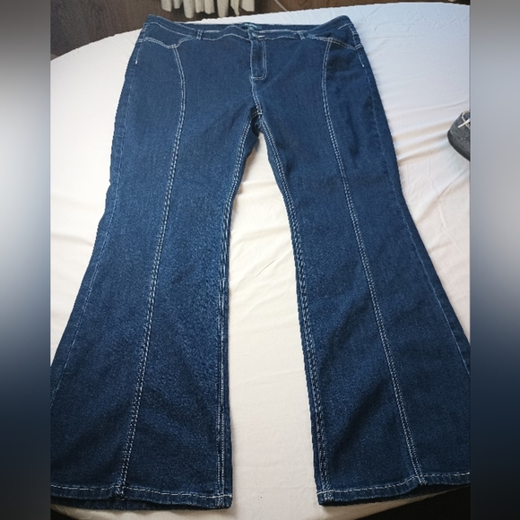 ModCloth The Bianca Flared Jeans Womens Plus Size 24 - Picture 3 of 7